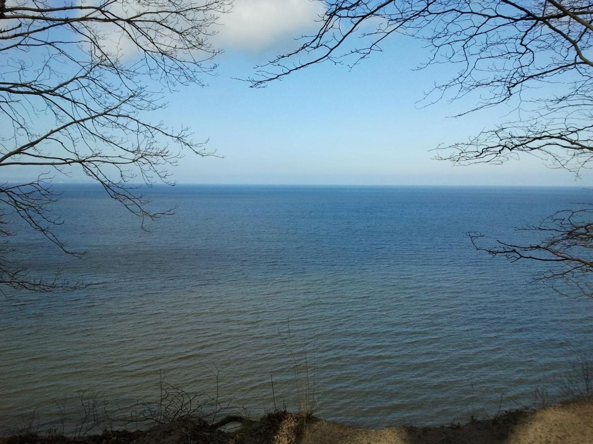 Traumblick Sellin: Spacious Beachside Apartment with Pool and Sauna Goehren  Exterior photo